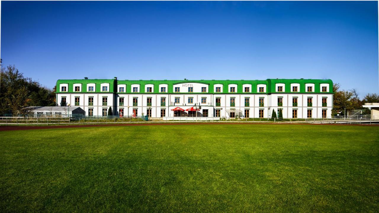 Hotel Anton By Dns Прушкув Экстерьер фото