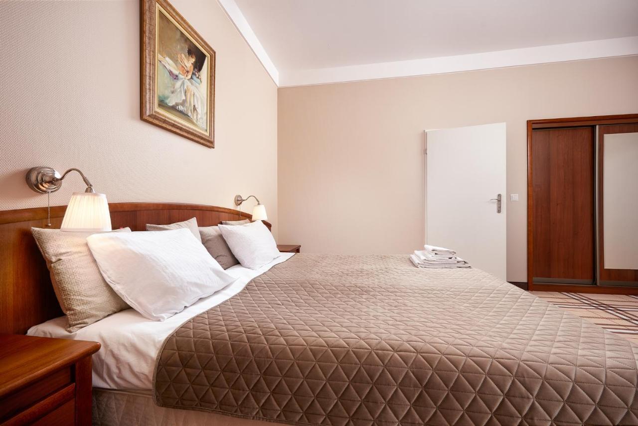 Hotel Anton By Dns Прушкув Экстерьер фото
