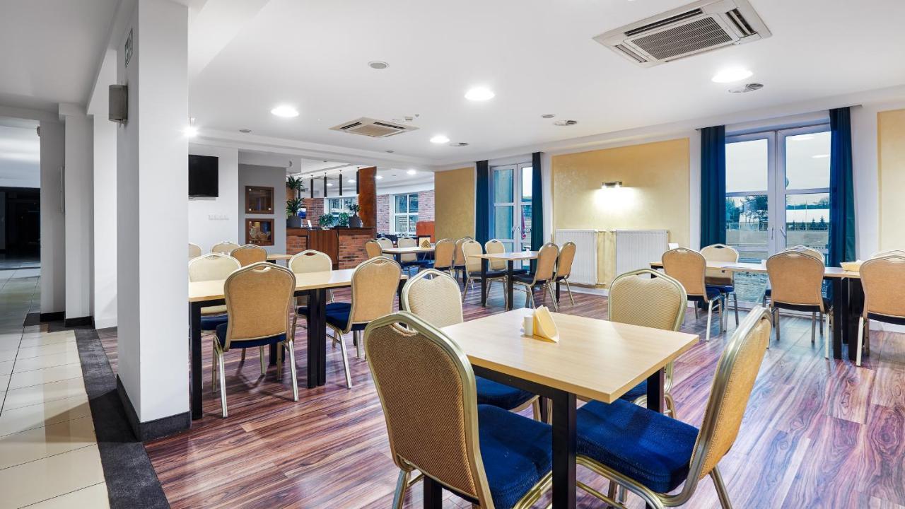 Hotel Anton By Dns Прушкув Экстерьер фото